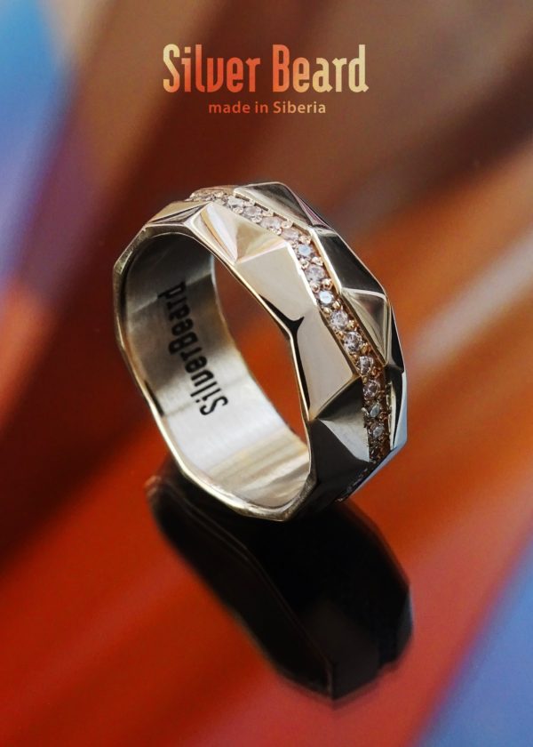 Золотое кольцо с камнями Сваровски